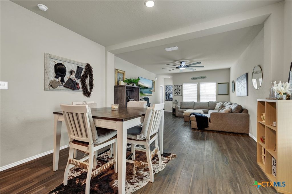 Image 6 of property listing at 621 Kulpa Cross, Seguin, TX 78155