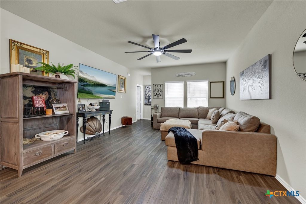 Image 7 of property listing at 621 Kulpa Cross, Seguin, TX 78155
