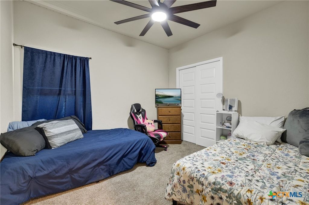 Image 8 of property listing at 621 Kulpa Cross, Seguin, TX 78155