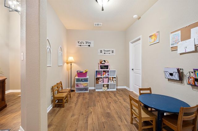 102 McCoy CIR, Bastrop, TX 78602
