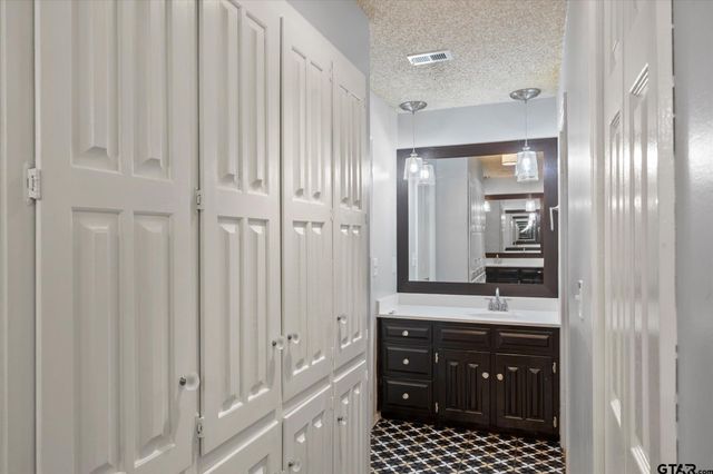 517 Brookwood Drive, Mount Pleasant, TX 75455