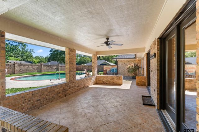 517 Brookwood Drive, Mount Pleasant, TX 75455