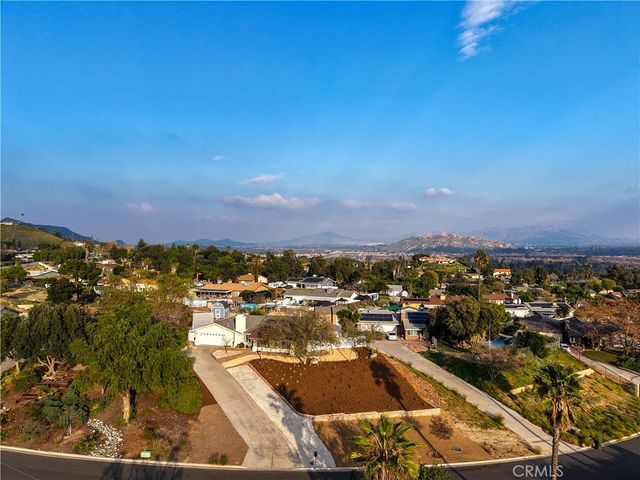 7025 Vista Del Verde, Jurupa Valley, CA 92509