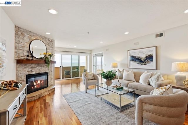 933 Shoreline Dr 203, Alameda, CA 94501