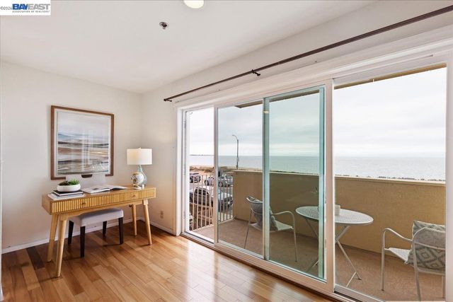 933 Shoreline Dr 203, Alameda, CA 94501