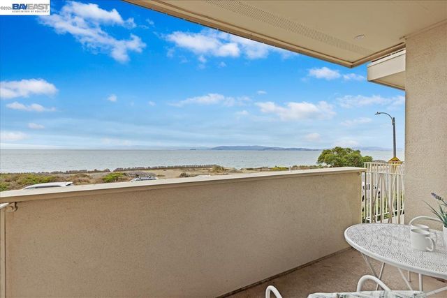 933 Shoreline Dr 203, Alameda, CA 94501