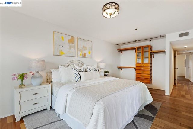 933 Shoreline Dr 203, Alameda, CA 94501