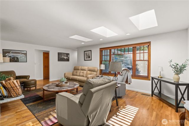 4918 119th Avenue SE, Bellevue, WA 98006