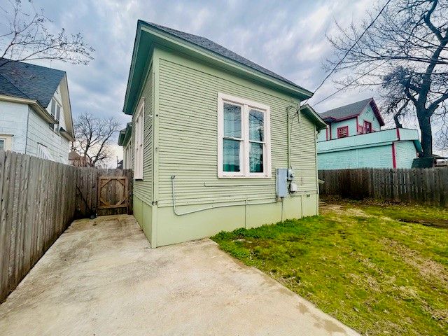 627 W Chestnut Street, Denison, TX 75020