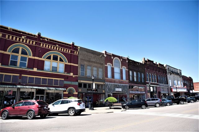 627 W Chestnut Street, Denison, TX 75020