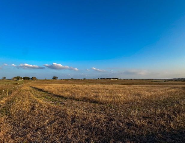 5895 Farek-Loth Road, Schulenburg, TX 78956