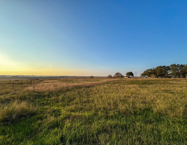 5895 Farek-Loth Road, Schulenburg, TX 78956