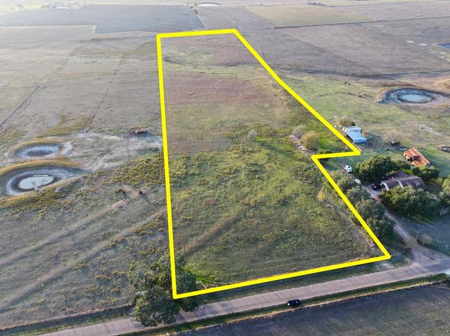 5895 Farek-Loth Road, Schulenburg, TX 78956