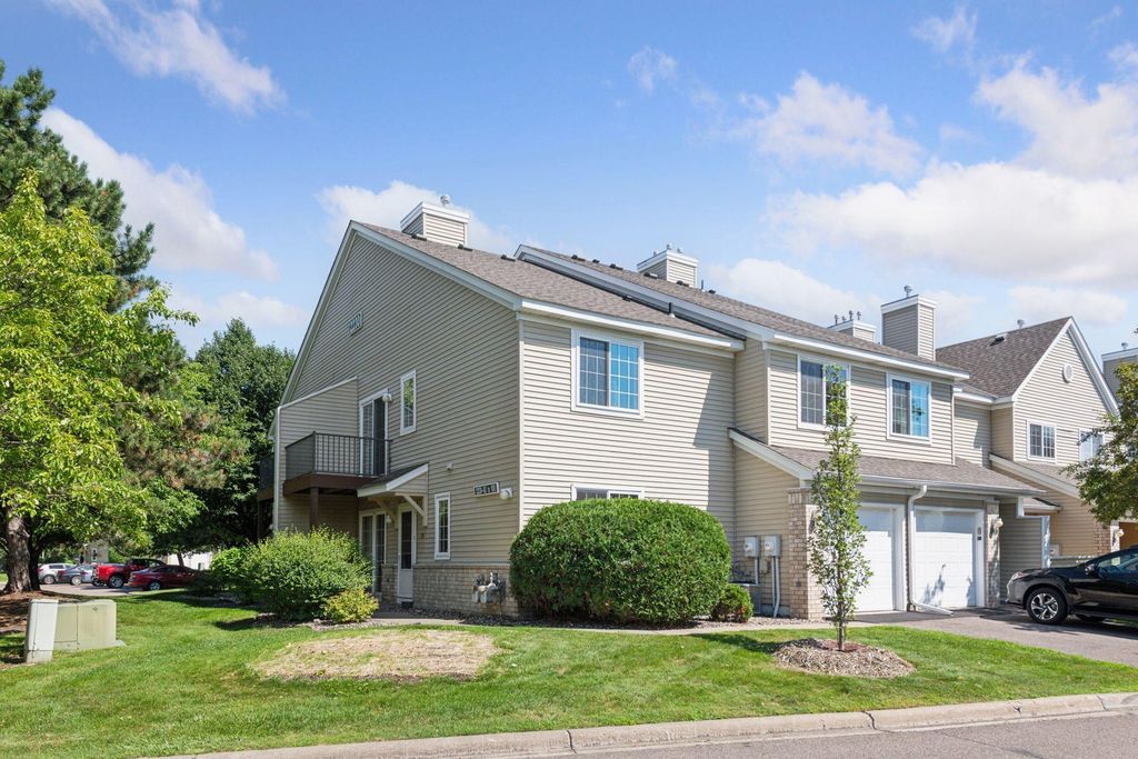 2230 Ranchview Lane N 93, Plymouth, MN 55447