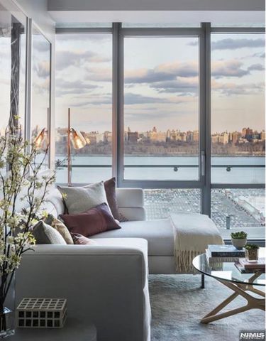 320 Adolphus Avenue 121, Cliffside Park, NJ 07010