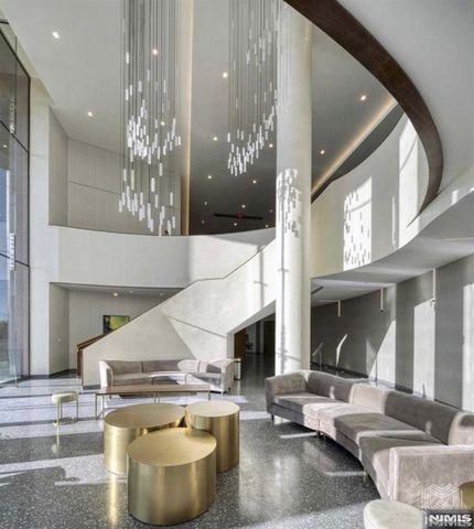 320 Adolphus Avenue 121, Cliffside Park, NJ 07010