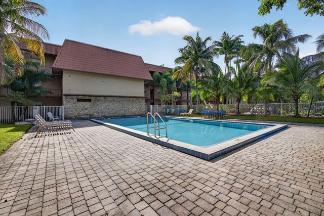 120 Sparrow Drive 304, Royal Palm Beach, FL 33411
