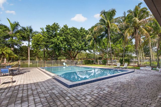 120 Sparrow Drive 304, Royal Palm Beach, FL 33411
