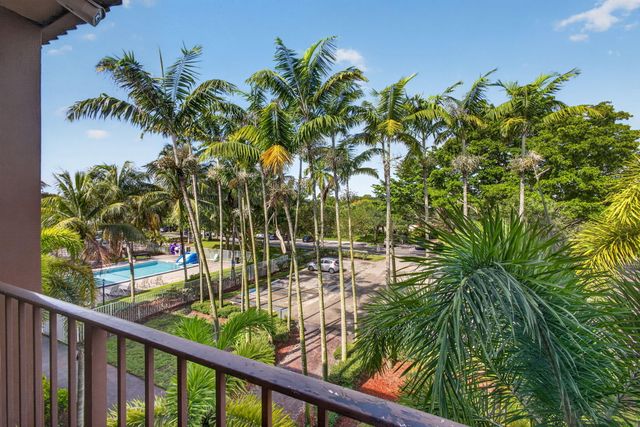 120 Sparrow Drive 304, Royal Palm Beach, FL 33411