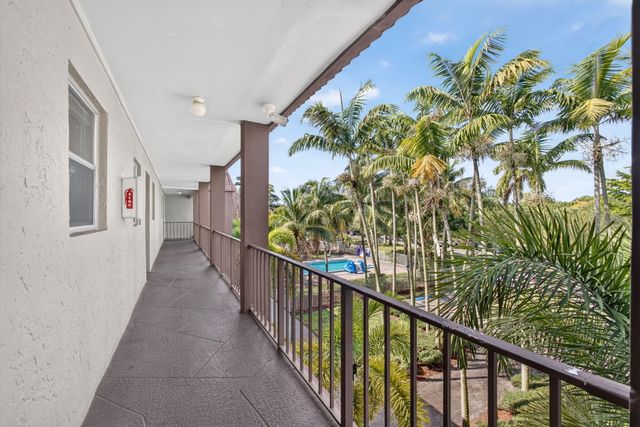 120 Sparrow Drive 304, Royal Palm Beach, FL 33411