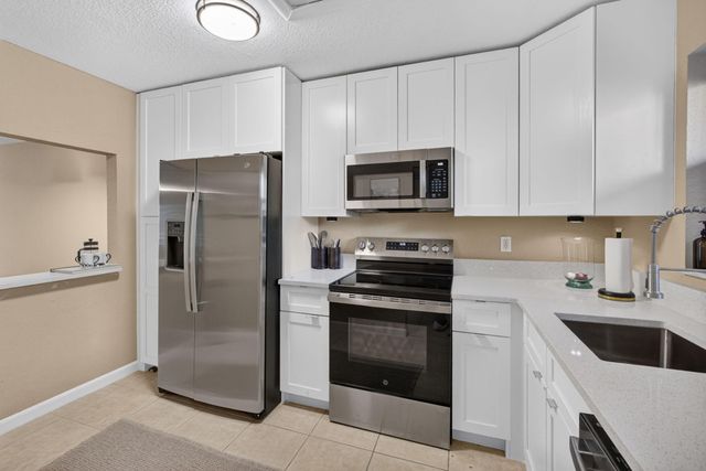 120 Sparrow Drive 304, Royal Palm Beach, FL 33411