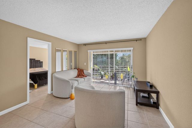 120 Sparrow Drive 304, Royal Palm Beach, FL 33411