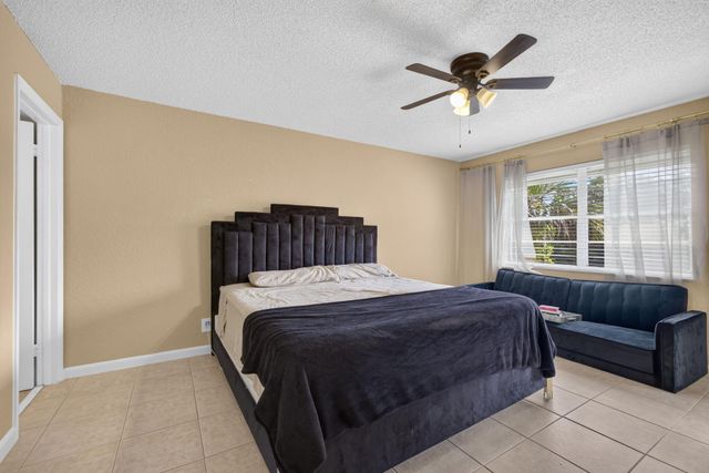120 Sparrow Drive 304, Royal Palm Beach, FL 33411
