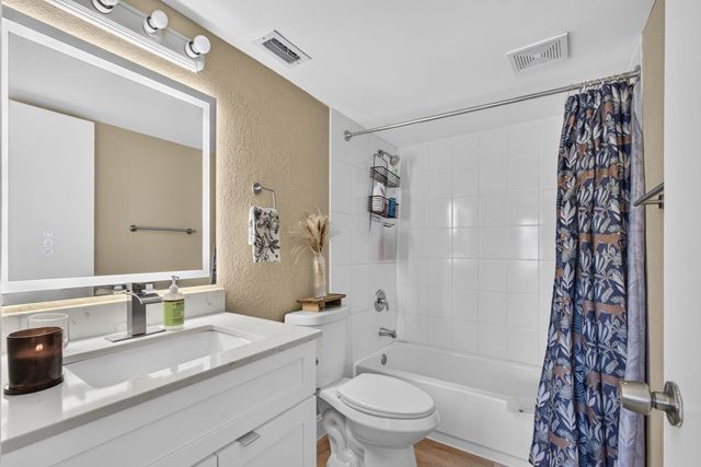 120 Sparrow Drive 304, Royal Palm Beach, FL 33411