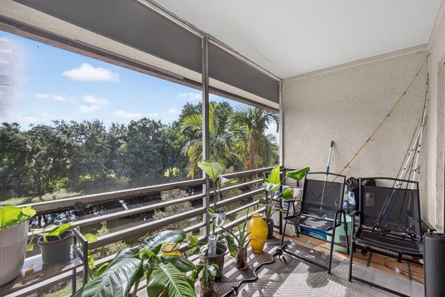 120 Sparrow Drive 304, Royal Palm Beach, FL 33411