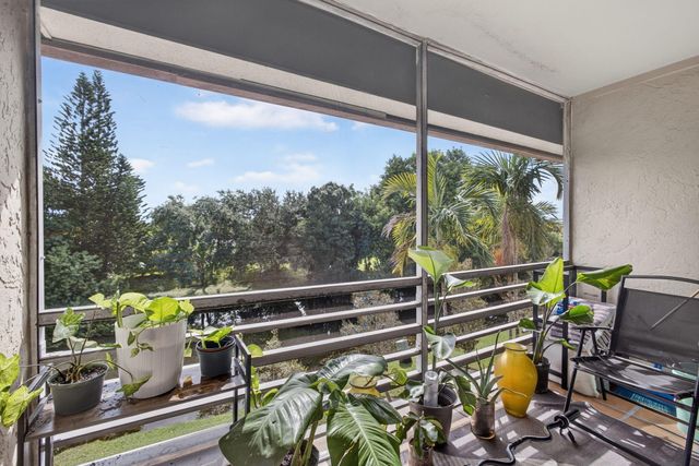 120 Sparrow Drive 304, Royal Palm Beach, FL 33411