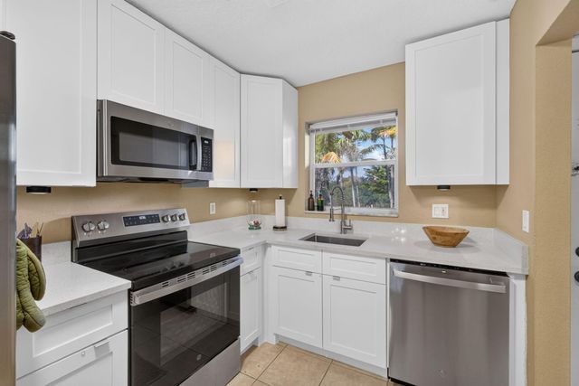 120 Sparrow Drive 304, Royal Palm Beach, FL 33411