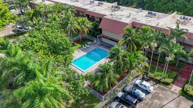 120 Sparrow Drive 304, Royal Palm Beach, FL 33411