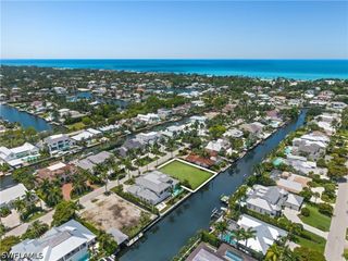 555 17th AVE S, Naples, FL 34102