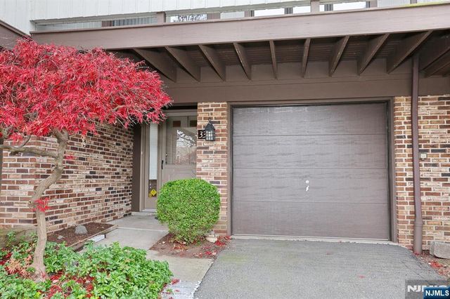 33 Elizabeth Terrace, Leonia, NJ 07605
