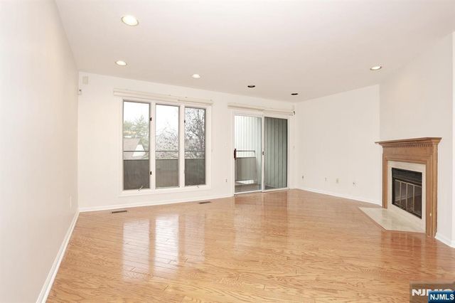 33 Elizabeth Terrace, Leonia, NJ 07605