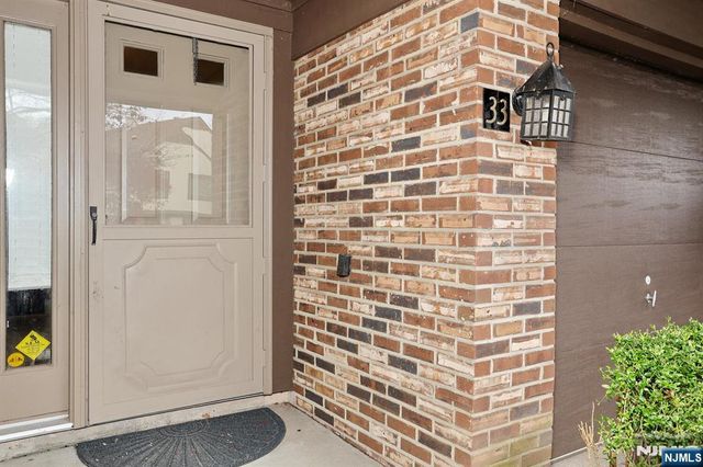 33 Elizabeth Terrace, Leonia, NJ 07605