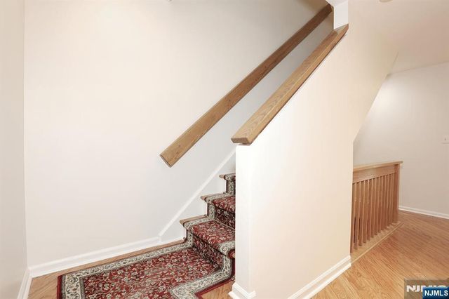 33 Elizabeth Terrace, Leonia, NJ 07605