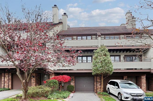 33 Elizabeth Terrace, Leonia, NJ 07605