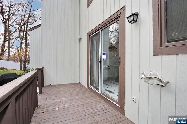 33 Elizabeth Terrace, Leonia, NJ 07605