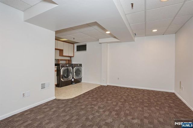 33 Elizabeth Terrace, Leonia, NJ 07605