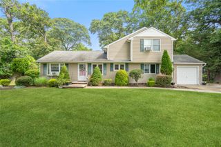 3 Lilly Court, Moriches, NY 11955