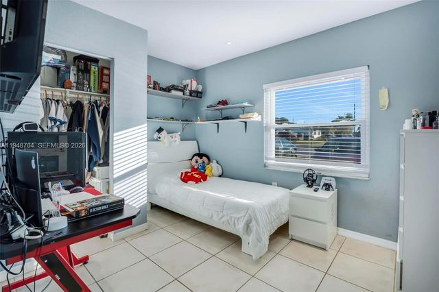 14860 Buchanan St, Miami, FL 33176