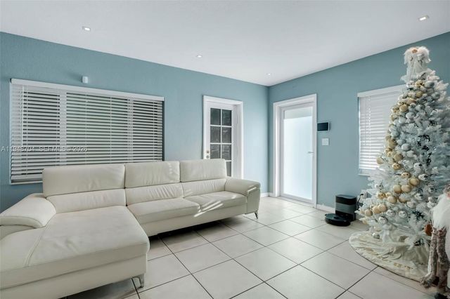 14860 Buchanan St, Miami, FL 33176