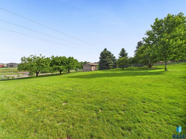 513 N Crestview Cir, Brandon, SD 57005