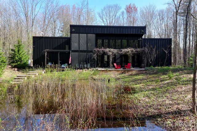 5479 Liland Trace, Fennville, MI 49408
