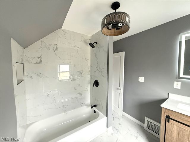 12005 Farringdon Avenue, Cleveland, OH 44105