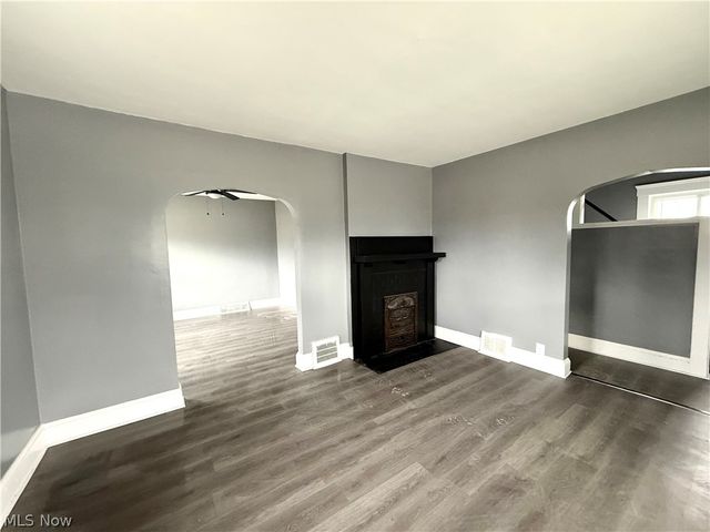 12005 Farringdon Avenue, Cleveland, OH 44105