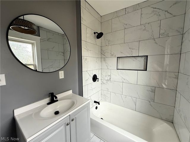 12005 Farringdon Avenue, Cleveland, OH 44105