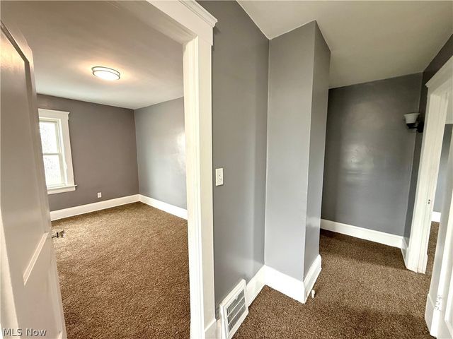 12005 Farringdon Avenue, Cleveland, OH 44105