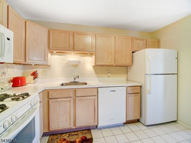 47 Autumn Ct, Roxbury Twp., NJ 07852